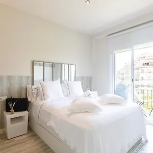 https://chic-gran-via-apartment.topbarcelonahotels.com